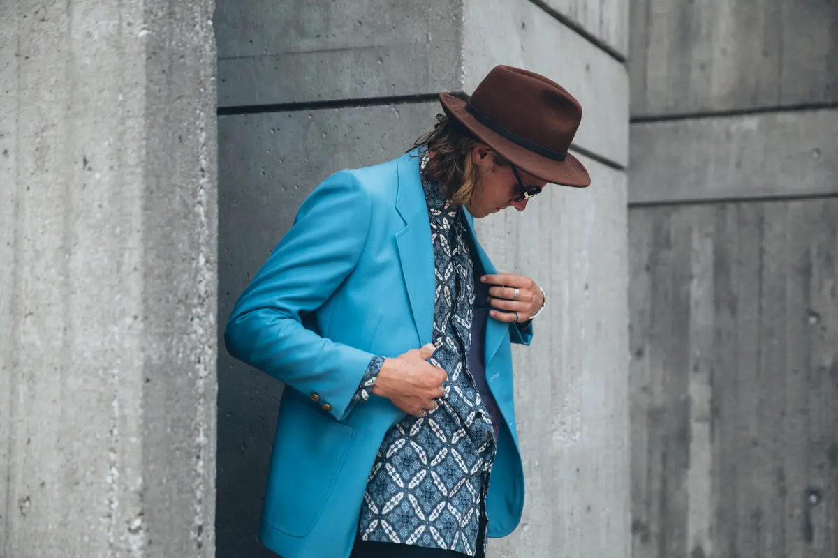 How do you match colours in an outfit?